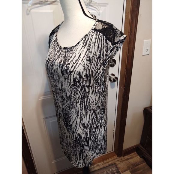 21 Black & White Lacy Blouse Women's Size SP‎ Made in USA RN 94981 Measurements - Picture 3 of 7